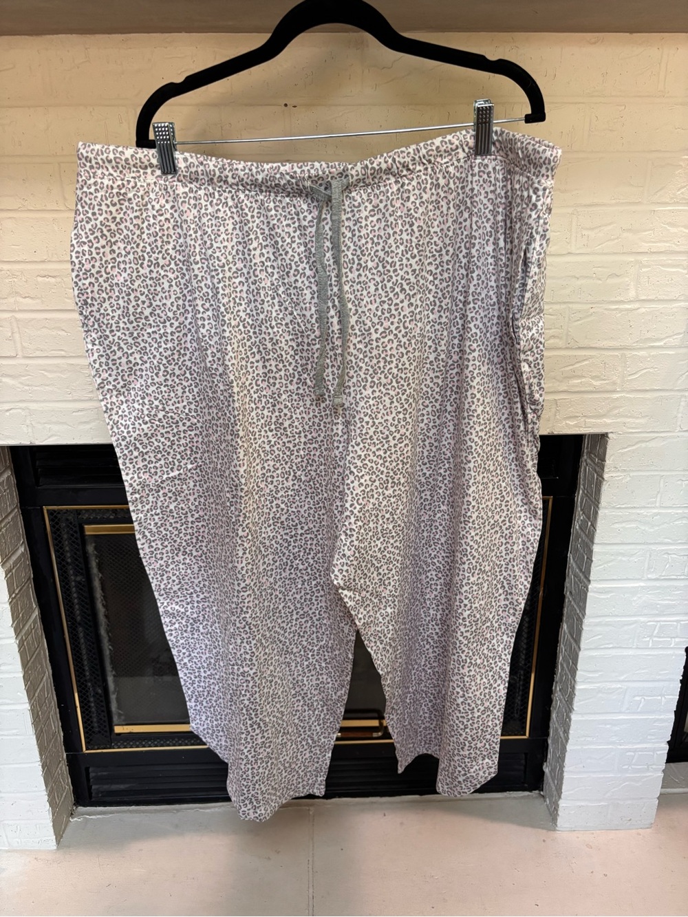 Midnight by Carole Hochman Light Gray Leopard-Print Pajama Pants